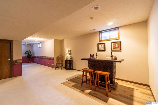 16812 M Circle, Omaha, NE 68135