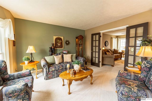 16812 M Circle, Omaha, NE 68135