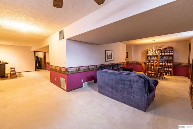 16812 M Circle, Omaha, NE 68135