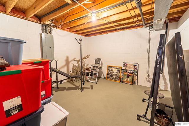 16812 M Circle, Omaha, NE 68135