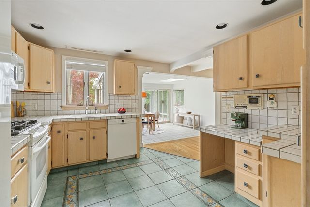 29 Patricia Rd, Sudbury, MA 01776