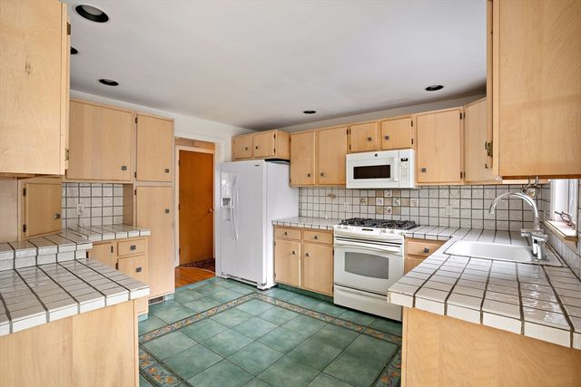 29 Patricia Rd, Sudbury, MA 01776