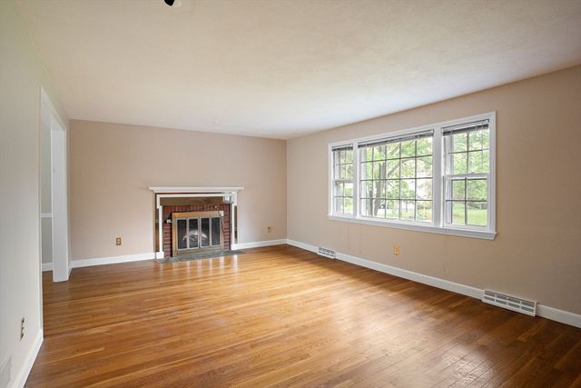 29 Patricia Rd, Sudbury, MA 01776