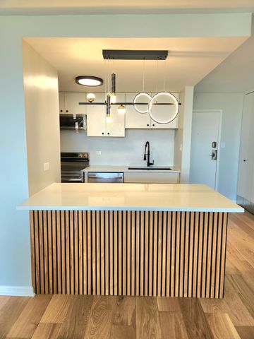 2015 S Finley Road S 900, Lombard, IL 60148