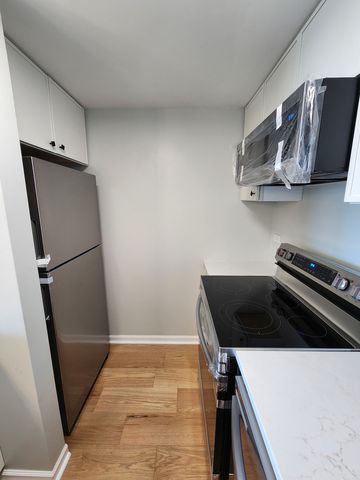 2015 S Finley Road S 900, Lombard, IL 60148
