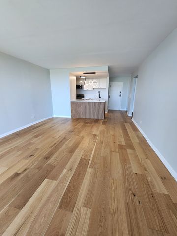 2015 S Finley Road S 900, Lombard, IL 60148