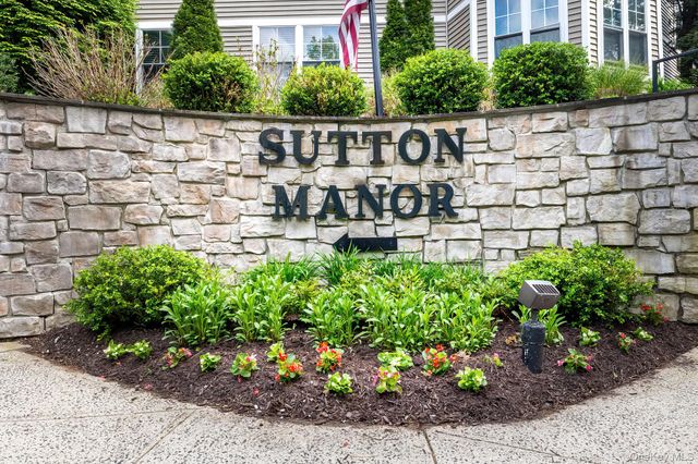 206 Sutton Drive, Mount Kisco, NY 10549