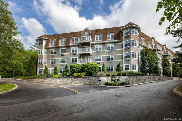206 Sutton Drive, Mount Kisco, NY 10549