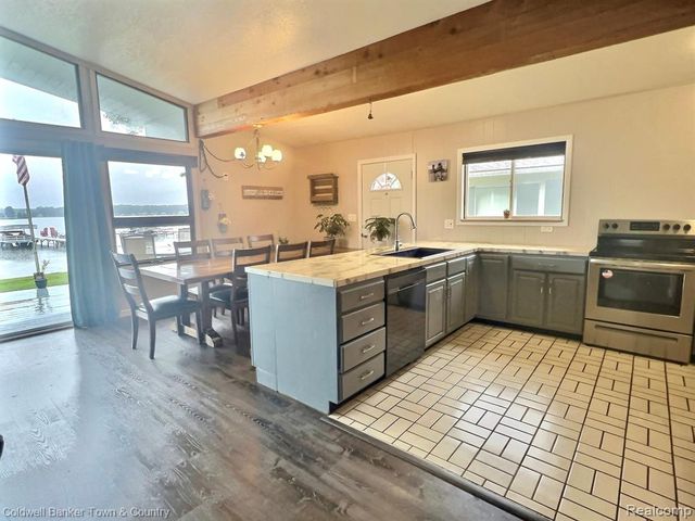 10868 Bob White Beach Boulevard, Whitmore Lake, MI 48189