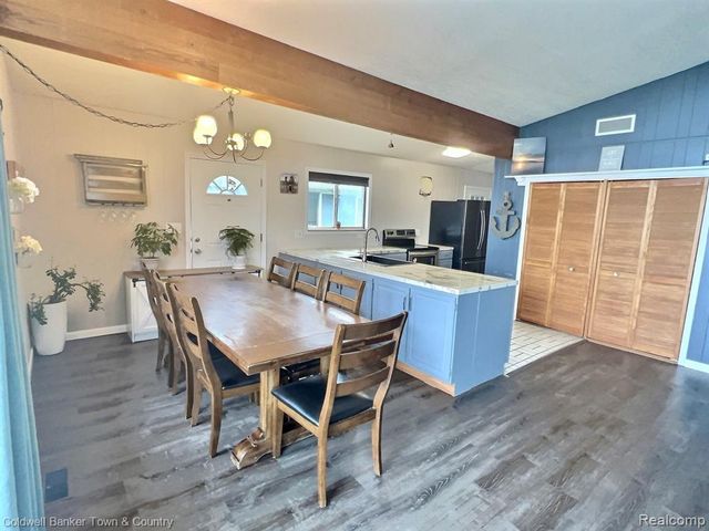 10868 Bob White Beach Boulevard, Whitmore Lake, MI 48189