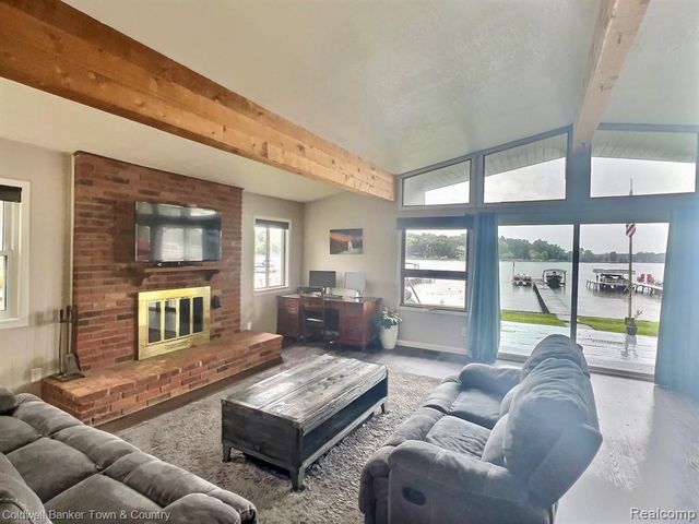 10868 Bob White Beach Boulevard, Whitmore Lake, MI 48189