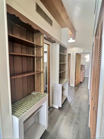 10868 Bob White Beach Boulevard, Whitmore Lake, MI 48189