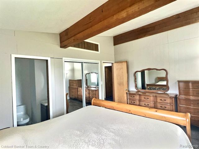 10868 Bob White Beach Boulevard, Whitmore Lake, MI 48189