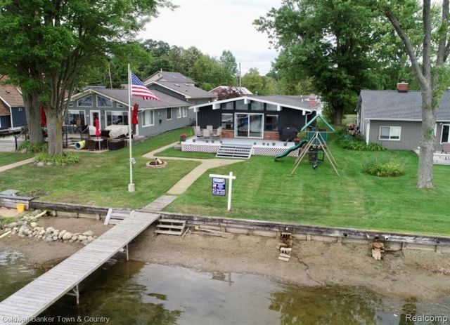 10868 Bob White Beach Boulevard, Whitmore Lake, MI 48189