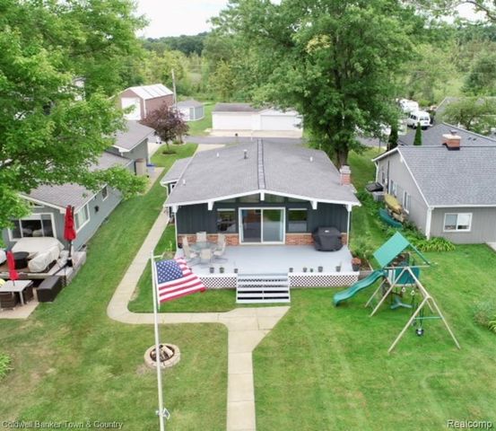 10868 Bob White Beach Boulevard, Whitmore Lake, MI 48189