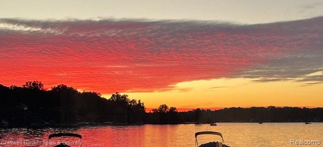 10868 Bob White Beach Boulevard, Whitmore Lake, MI 48189