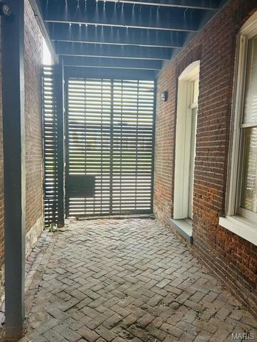 905 Park Avenue, St Louis, MO 63104