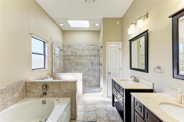 5045 82ND WAY E, Sarasota, FL 34243