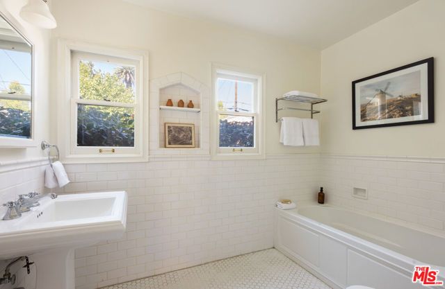 2222 Camden Avenue, Los Angeles, CA 90064