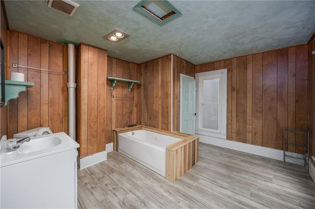 425 E 5th Street, Cherryvale, KS 67335