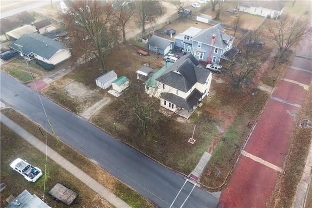 425 E 5th Street, Cherryvale, KS 67335