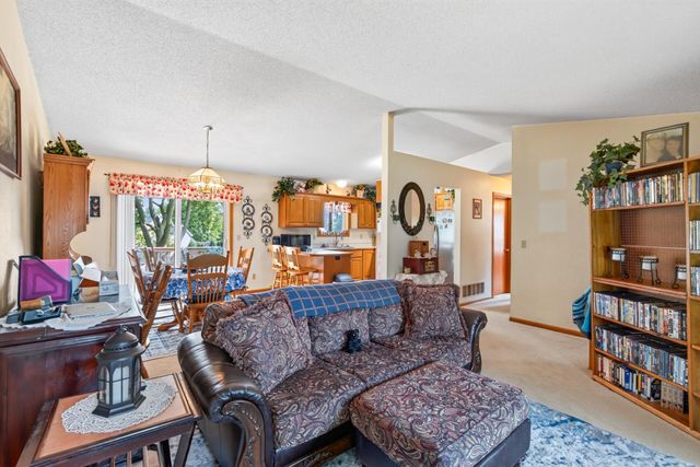 606 8th Street NW, Buffalo, MN 55313