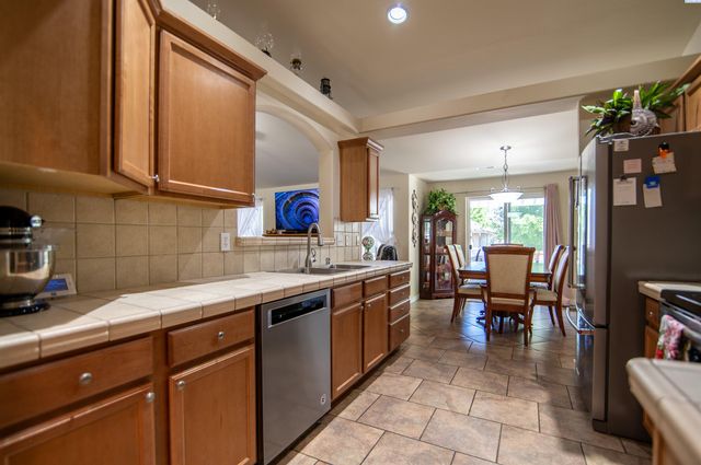 5718 W 15th Ave, Kennewick, WA 99338