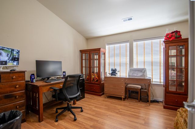 5718 W 15th Ave, Kennewick, WA 99338