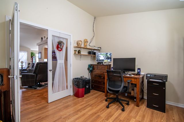 5718 W 15th Ave, Kennewick, WA 99338