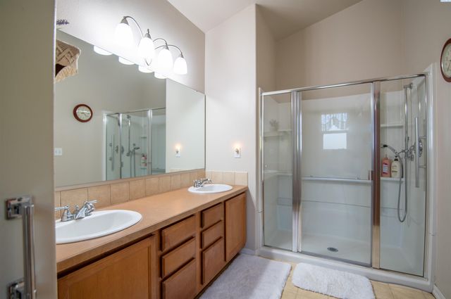5718 W 15th Ave, Kennewick, WA 99338