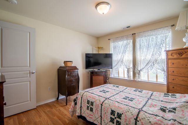 5718 W 15th Ave, Kennewick, WA 99338