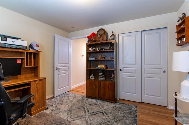 5718 W 15th Ave, Kennewick, WA 99338