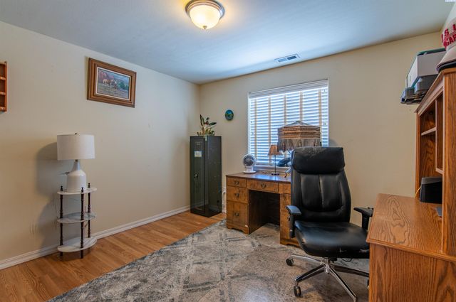5718 W 15th Ave, Kennewick, WA 99338
