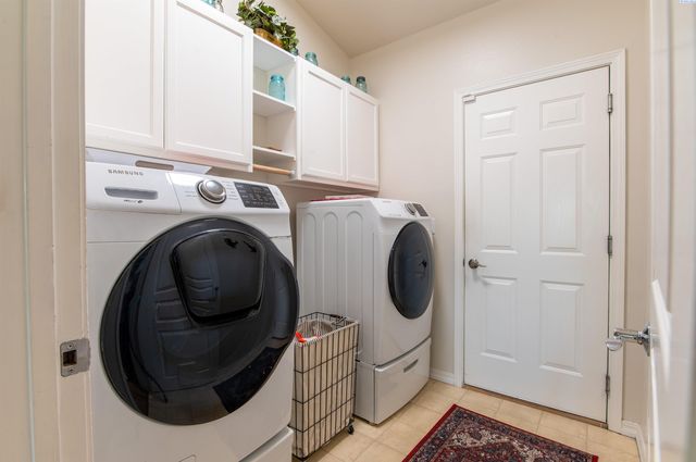 5718 W 15th Ave, Kennewick, WA 99338