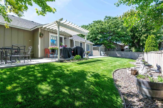 5718 W 15th Ave, Kennewick, WA 99338