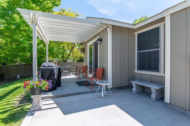 5718 W 15th Ave, Kennewick, WA 99338