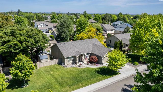 5718 W 15th Ave, Kennewick, WA 99338