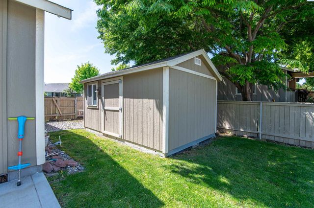 5718 W 15th Ave, Kennewick, WA 99338
