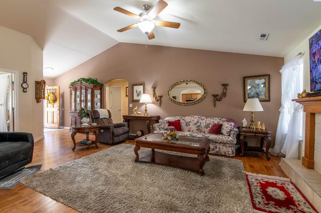 5718 W 15th Ave, Kennewick, WA 99338
