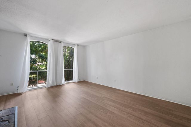 4649 Wild Indigo Street 337, Houston, TX 77027