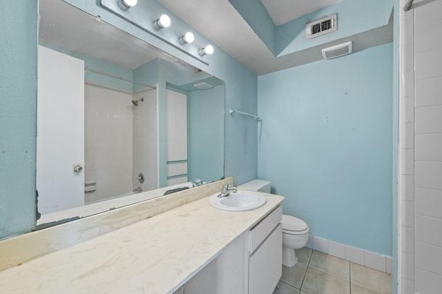4649 Wild Indigo Street 337, Houston, TX 77027