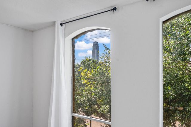 4649 Wild Indigo Street 337, Houston, TX 77027