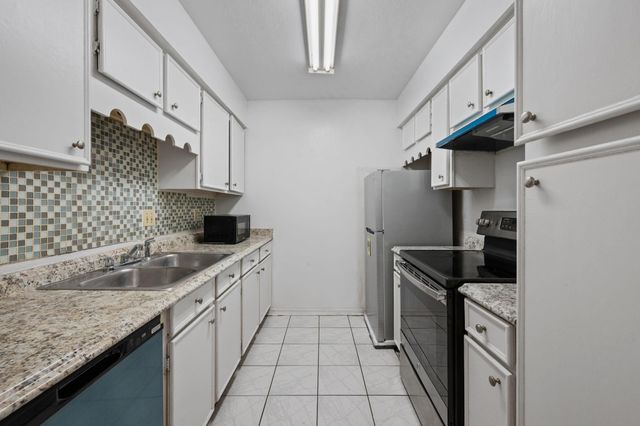 4649 Wild Indigo Street 337, Houston, TX 77027