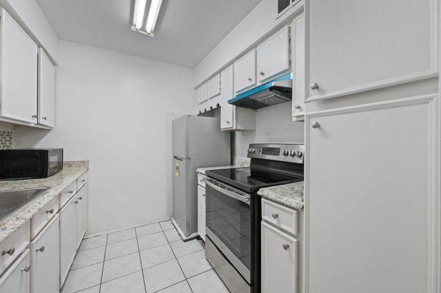 4649 Wild Indigo Street 337, Houston, TX 77027