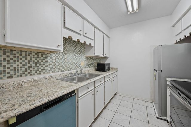 4649 Wild Indigo Street 337, Houston, TX 77027