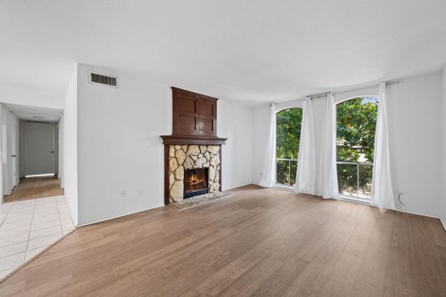 4649 Wild Indigo Street 337, Houston, TX 77027