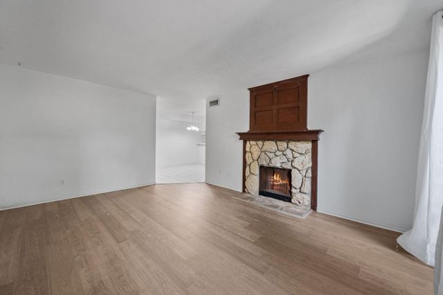 4649 Wild Indigo Street 337, Houston, TX 77027