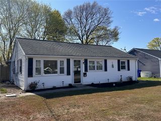 15 Rosedale Drive, Bristol, RI 02809