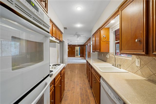 29 Dogwood Rd, Huntsville, TX 77320