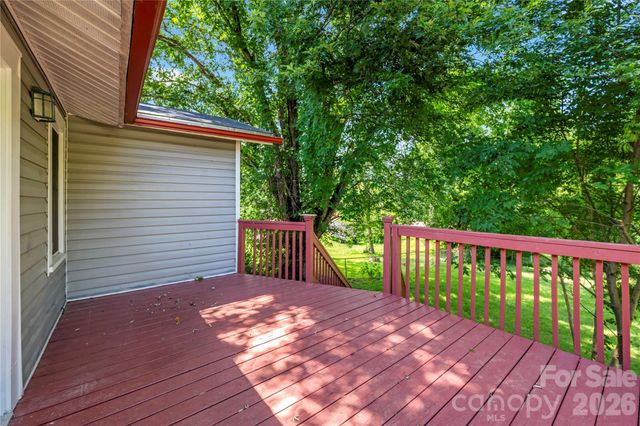 142 Substation Road, Canton, NC 28716